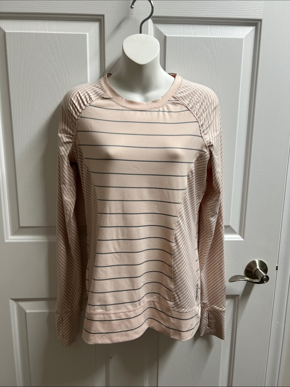 Reebok Women's Light Blush peach Striped Long Sleeve Tee medium M 536